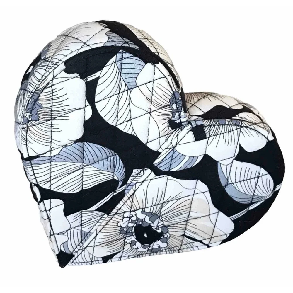 VERA BRADLEY From My Heart Jewelry Case - CAMELLIA Black & White. Discontinued.